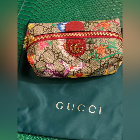Gucci Handbags - Gucci Flora limited Edition pouch Full Set